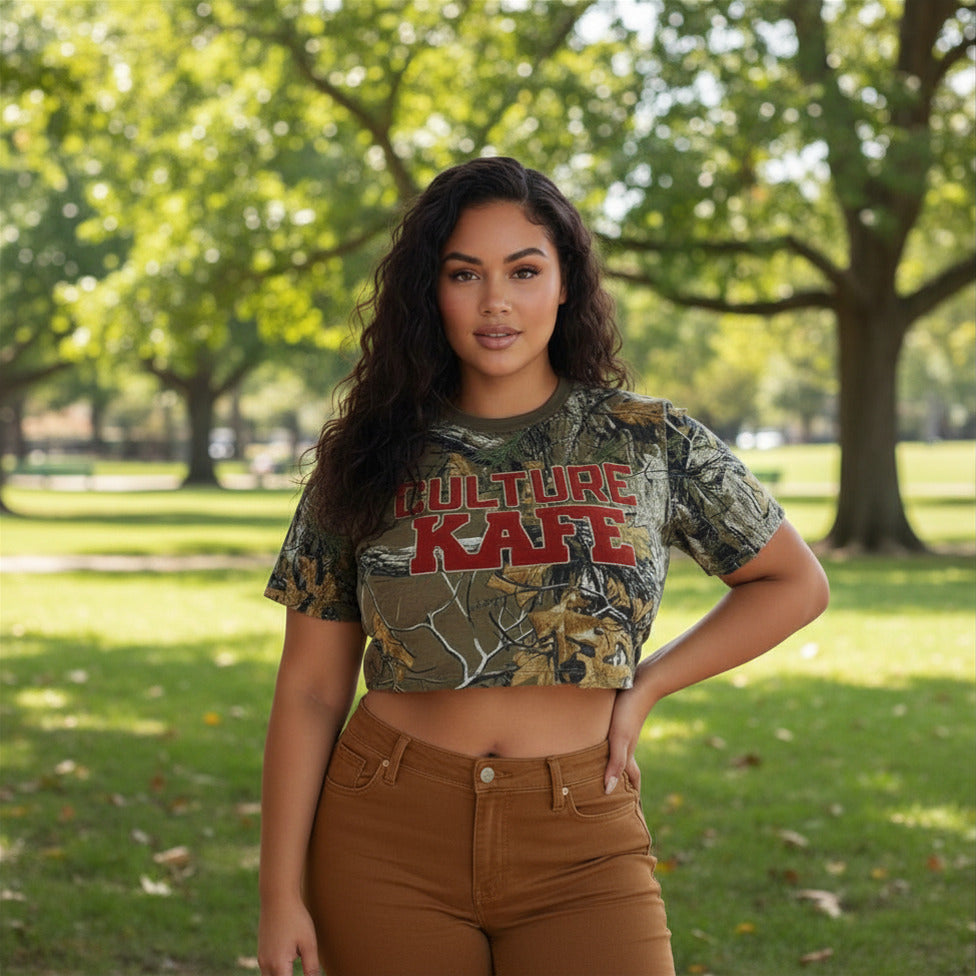 WOMEN’S DIRTY CAMO CROP TEE